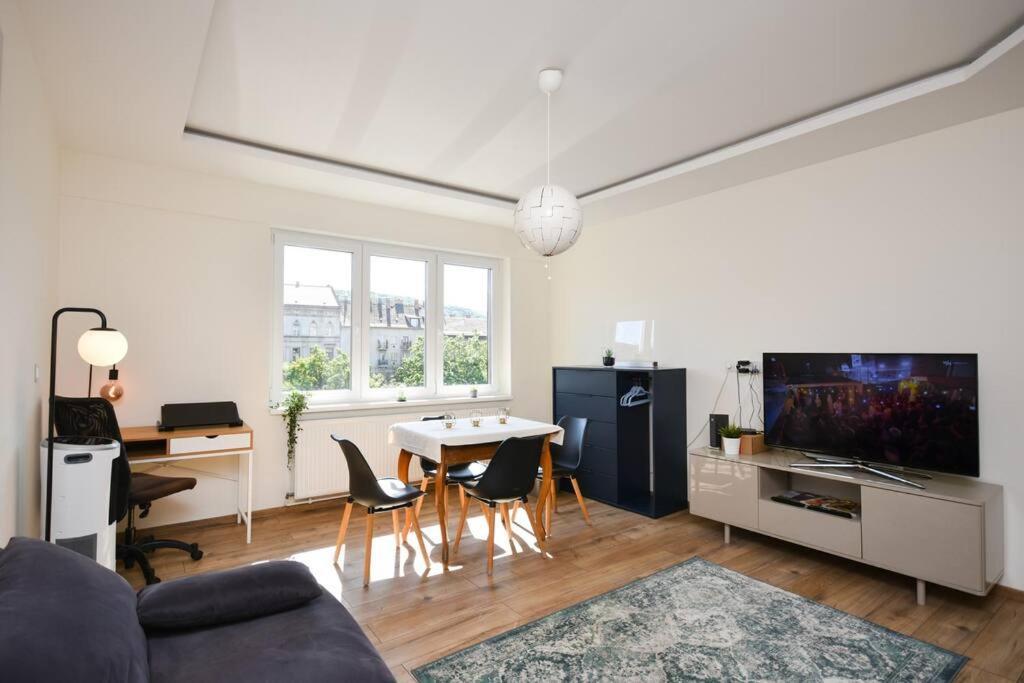 Renovated Stylish Flat At The Castle&Metro Apartment Budapest Exterior photo